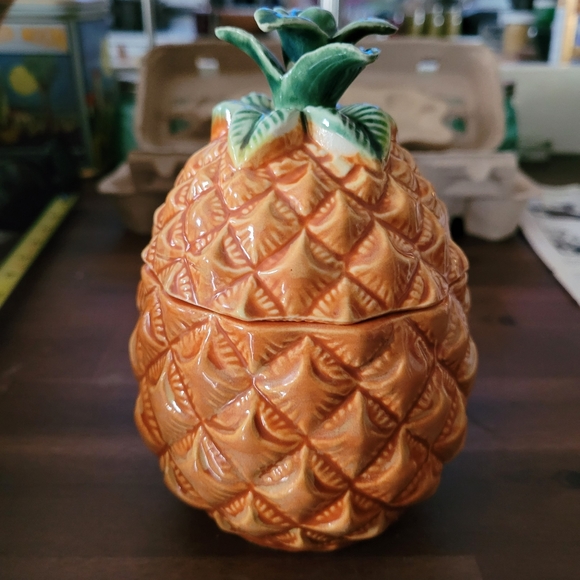 Pineapple Candy or Trinket Dish with Iid - Picture 1 of 6